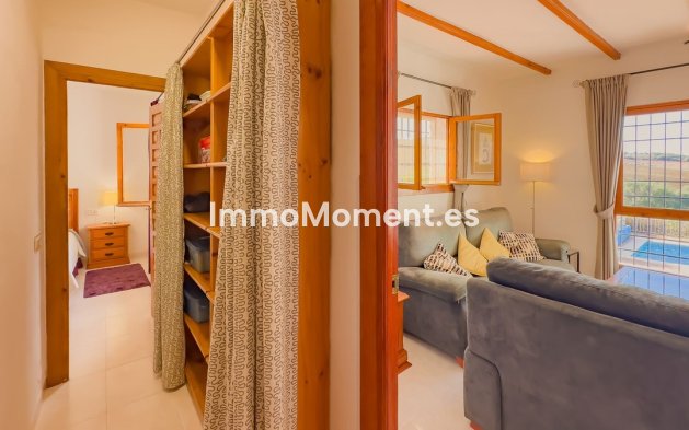 Wiederverkauf - Villa -   Inländisch - Almogía