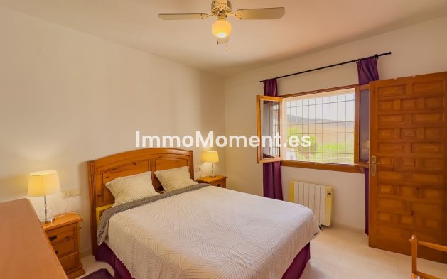 Wiederverkauf - Villa -   Inländisch - Almogía