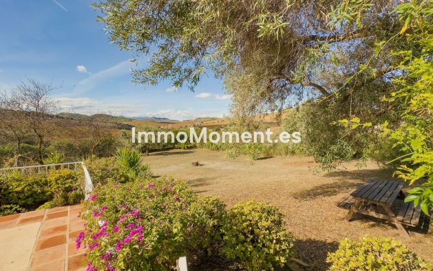 Wiederverkauf - Villa -   Inländisch - Almogía