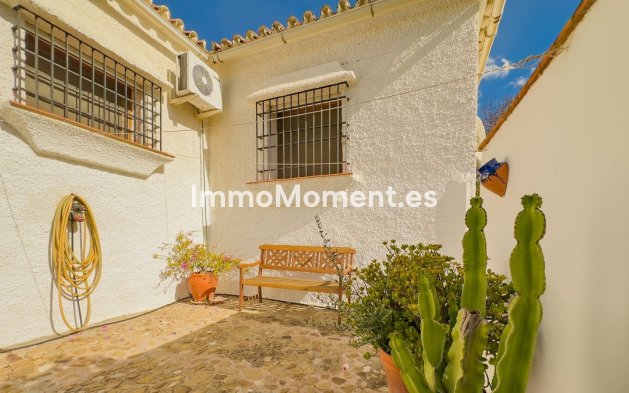 Wiederverkauf - Villa -   Inländisch - Almogía