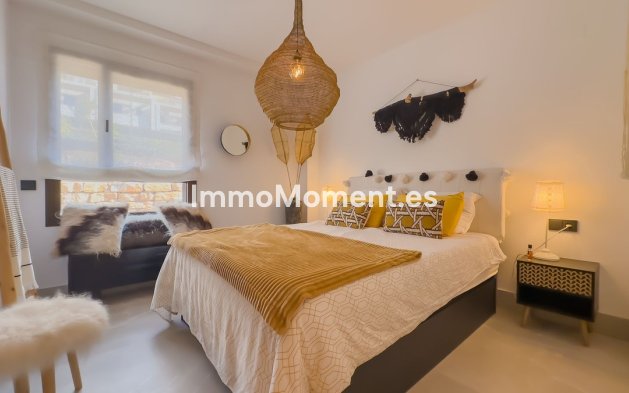 Wiederverkauf - Wohnung -   Inländisch - Istán