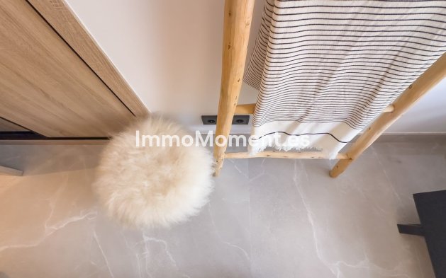 Wiederverkauf - Wohnung -   Inländisch - Istán