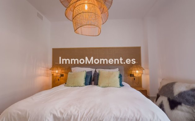 Wiederverkauf - Wohnung -   Inländisch - Istán