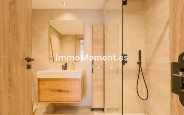 Wiederverkauf - Wohnung -   Inländisch - Istán