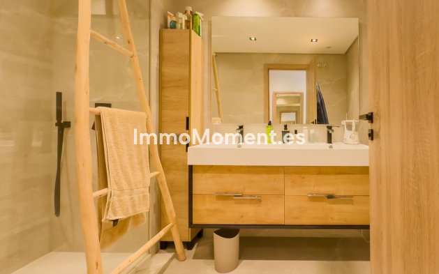 Wiederverkauf - Wohnung -   Inländisch - Istán