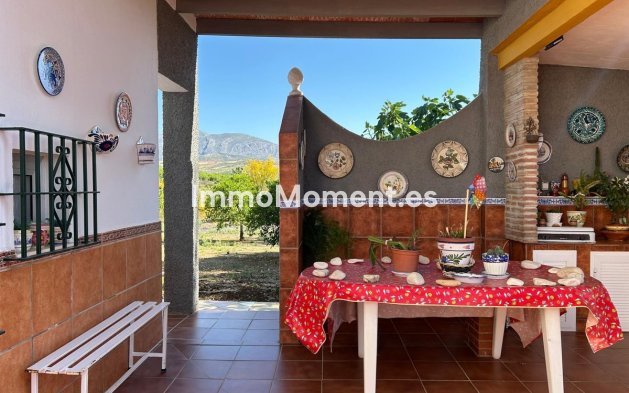 Wiederverkauf - Villa -   Inländisch - Alora