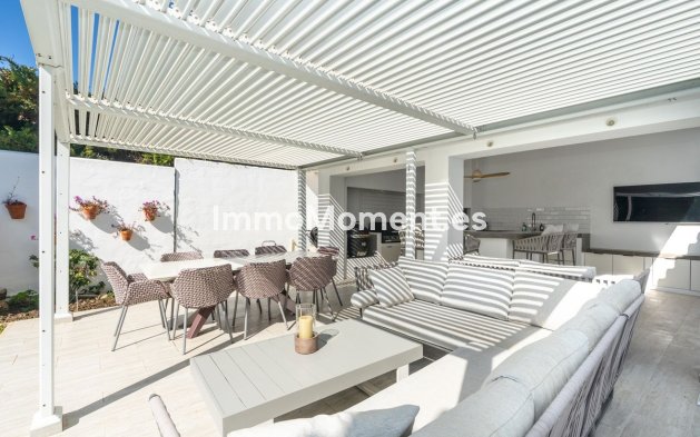 Resale - Villa - El Paraiso - New Golden Mile