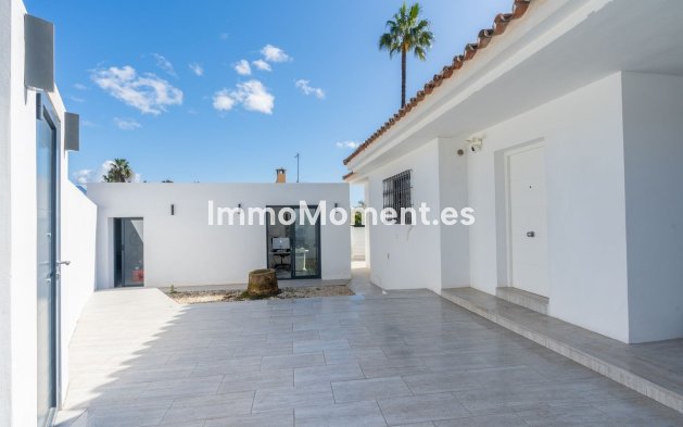 Resale - Villa - El Paraiso - New Golden Mile