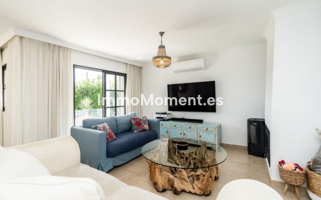 Resale - Villa - El Paraiso - New Golden Mile