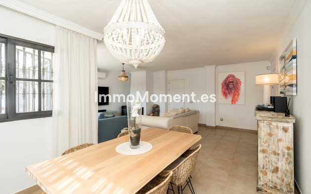 Resale - Villa - El Paraiso - New Golden Mile