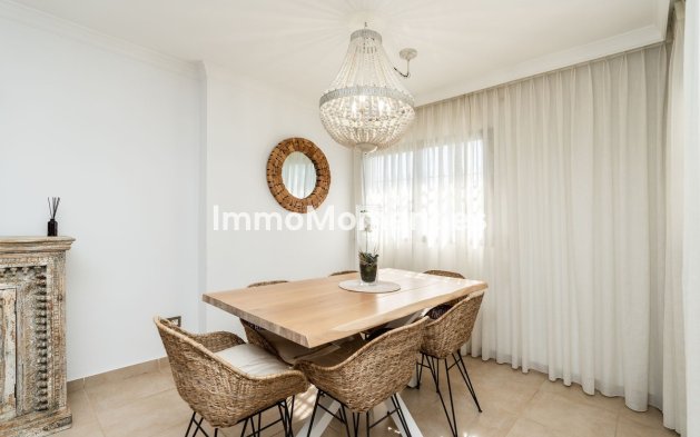 Resale - Villa - El Paraiso - New Golden Mile