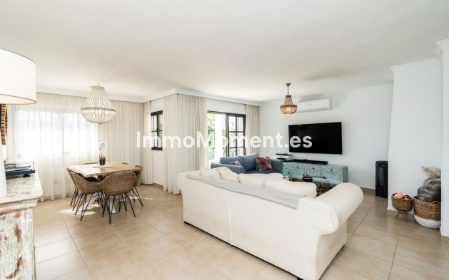 Resale - Villa - El Paraiso - New Golden Mile