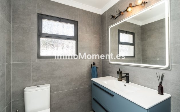 Resale - Villa - El Paraiso - New Golden Mile