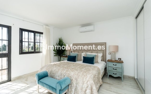 Resale - Villa - El Paraiso - New Golden Mile
