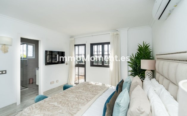 Resale - Villa - El Paraiso - New Golden Mile