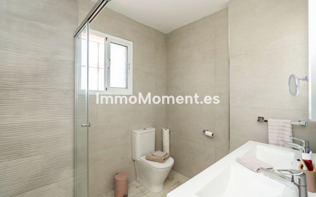 Resale - Villa - El Paraiso - New Golden Mile