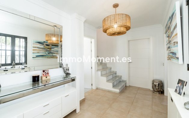 Resale - Villa - El Paraiso - New Golden Mile