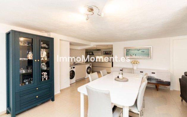 Resale - Villa - El Paraiso - New Golden Mile