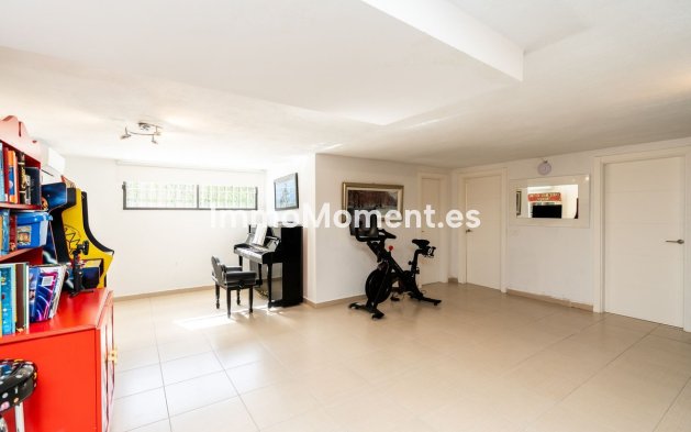 Resale - Villa - El Paraiso - New Golden Mile