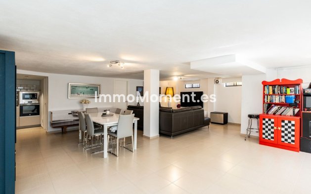 Resale - Villa - El Paraiso - New Golden Mile