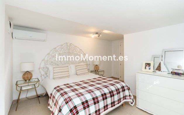 Resale - Villa - El Paraiso - New Golden Mile