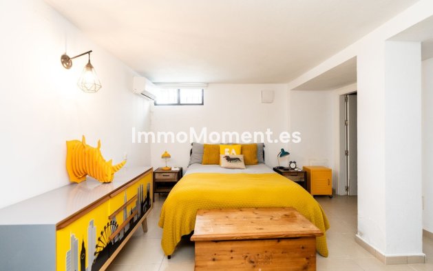Resale - Villa - El Paraiso - New Golden Mile
