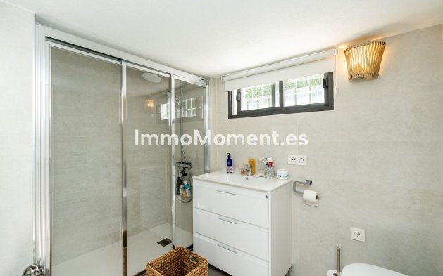 Resale - Villa - El Paraiso - New Golden Mile