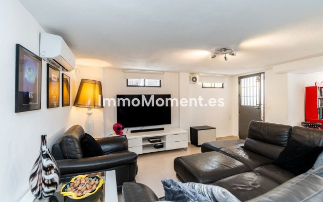 Resale - Villa - El Paraiso - New Golden Mile