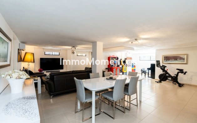 Resale - Villa - El Paraiso - New Golden Mile