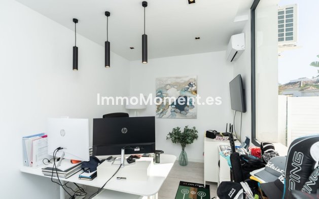 Resale - Villa - El Paraiso - New Golden Mile
