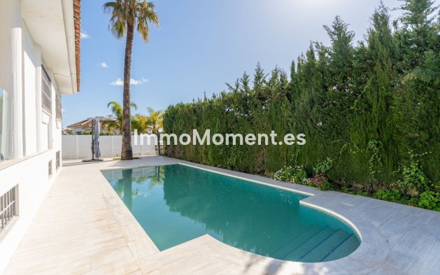 Resale - Villa - El Paraiso - New Golden Mile