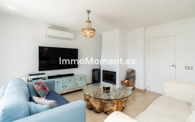 Resale - Villa - El Paraiso - New Golden Mile