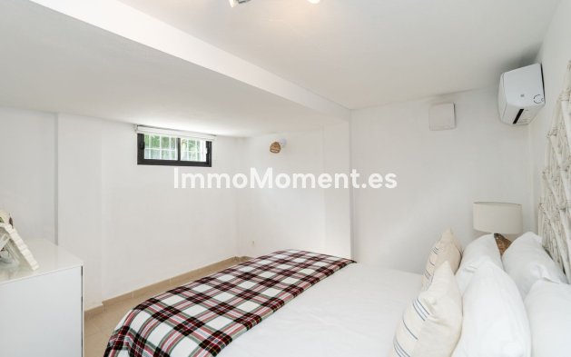 Resale - Villa - El Paraiso - New Golden Mile