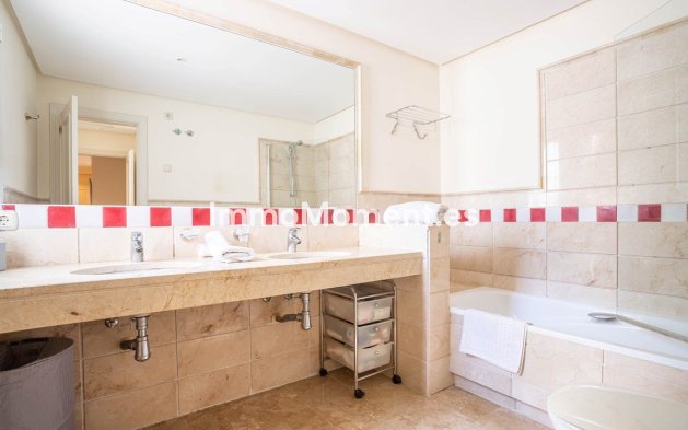 Resale - Apartment - Benahavís - Benahavís Centro