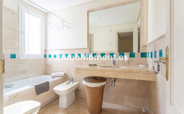 Resale - Apartment - Benahavís - Benahavís Centro