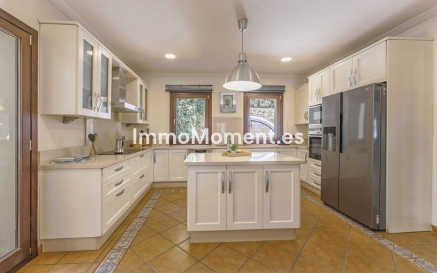 Wiederverkauf - Villa - Marbella - Nueva Andalucía