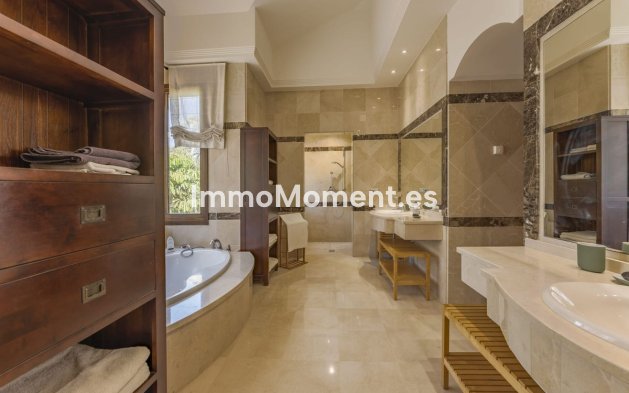 Wiederverkauf - Villa - Marbella - Nueva Andalucía