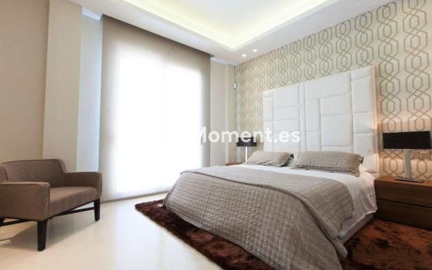 Wiederverkauf - Villa - Marbella - El Rosario