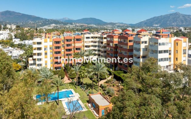 Revente - Appartement - Estepona  - Atalaya