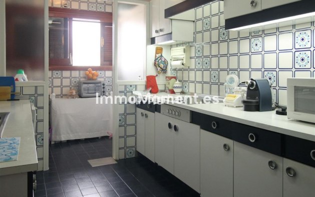 Resale - Apartment - Estepona - Estepona Centro