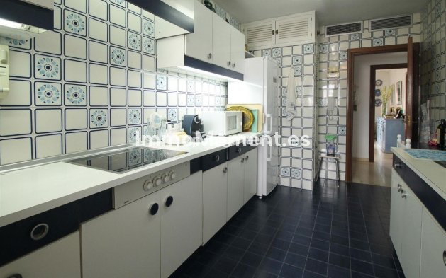 Resale - Apartment - Estepona - Estepona Centro