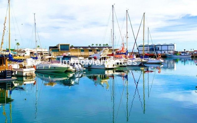 Resale - Apartment - Estepona - Estepona Centro