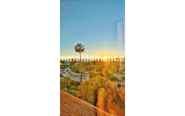 Resale - Apartment - Marbella - Nueva Andalucía