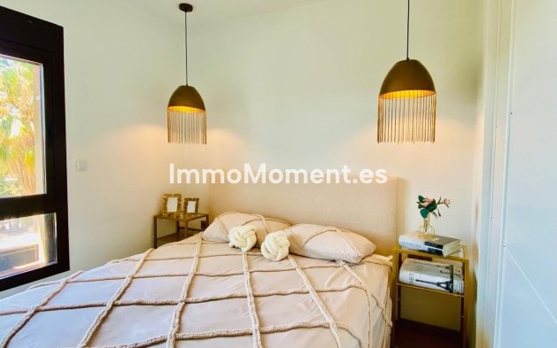 Resale - Apartment - Marbella - Nueva Andalucía