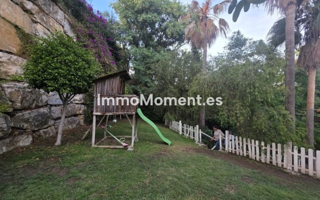 Resale - Villa - El Paraiso - New Golden Mile