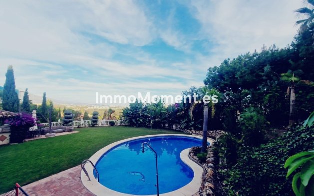 Resale - Villa - El Paraiso - New Golden Mile