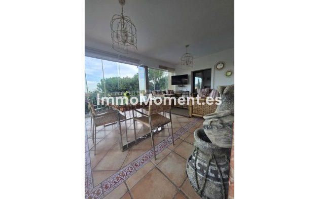 Resale - Villa - El Paraiso - New Golden Mile