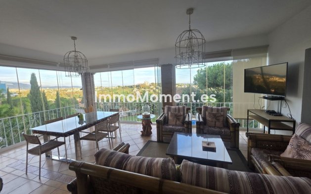 Resale - Villa - El Paraiso - New Golden Mile