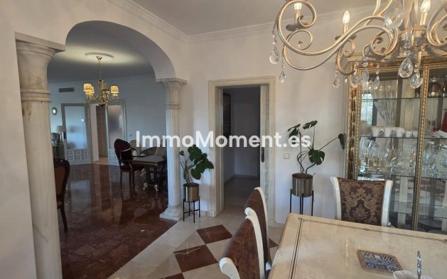 Resale - Villa - El Paraiso - New Golden Mile