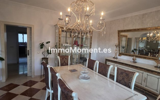Resale - Villa - El Paraiso - New Golden Mile